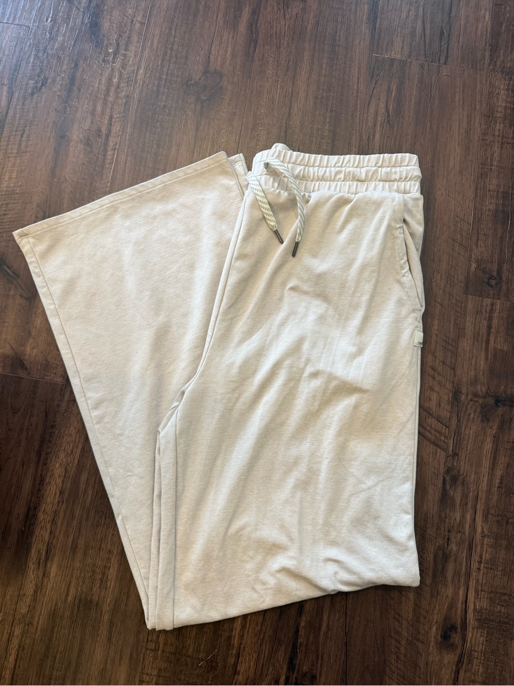 Vuori Halo Essential Wideleg Pant Large Ecru Heather